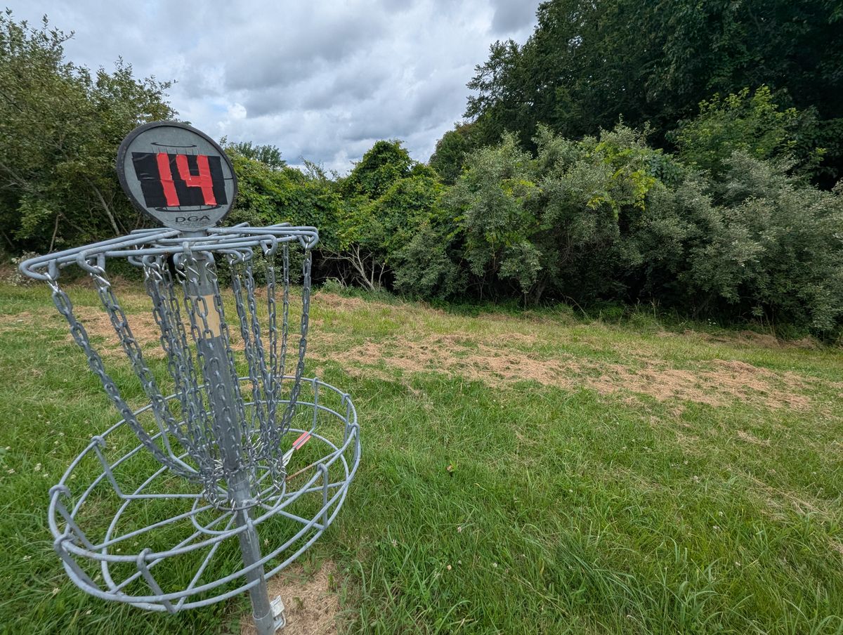 Hole 14, with directions to walk into the thicker, which was accurate.