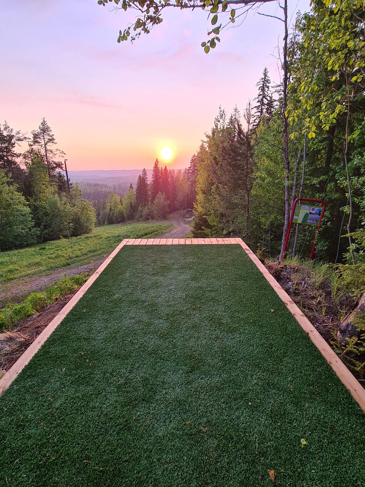 Sunset on hole 14 tee