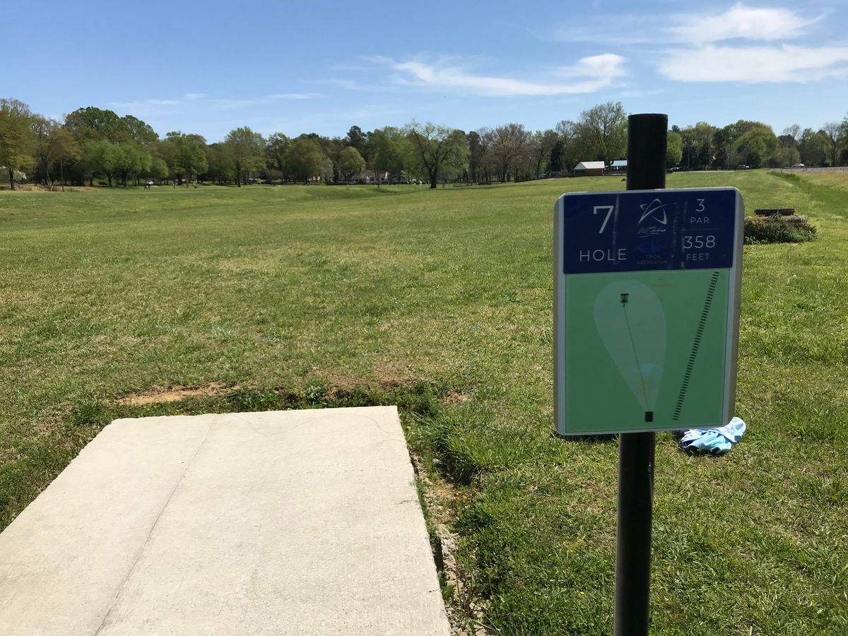 No. 7 tee box looking at basket straight ahead.