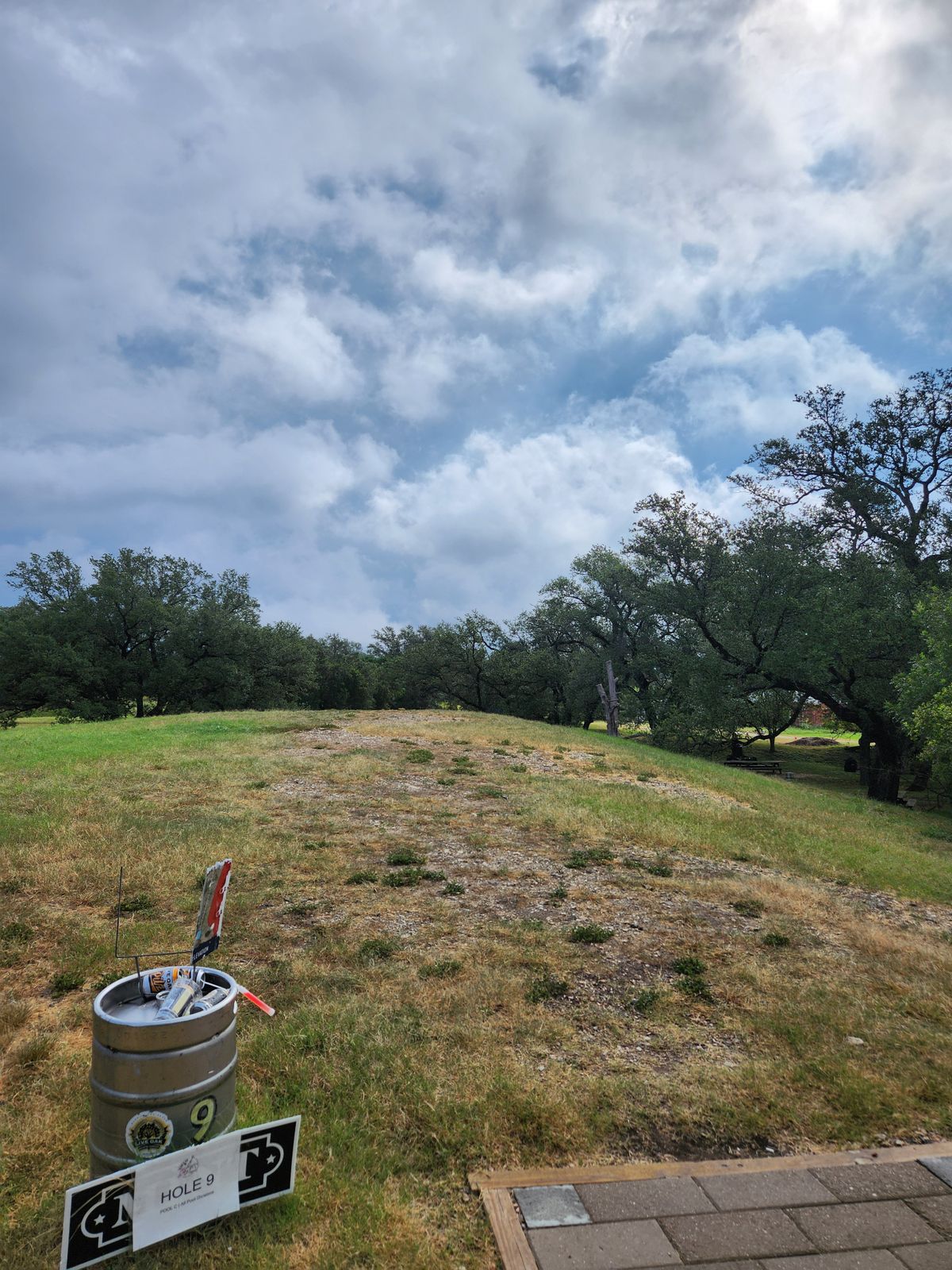 # 9. Left & right are OB but straight will get you there. You can see the rim from here. Intermission brews are at the bar just behind this tee pad. 🍻
