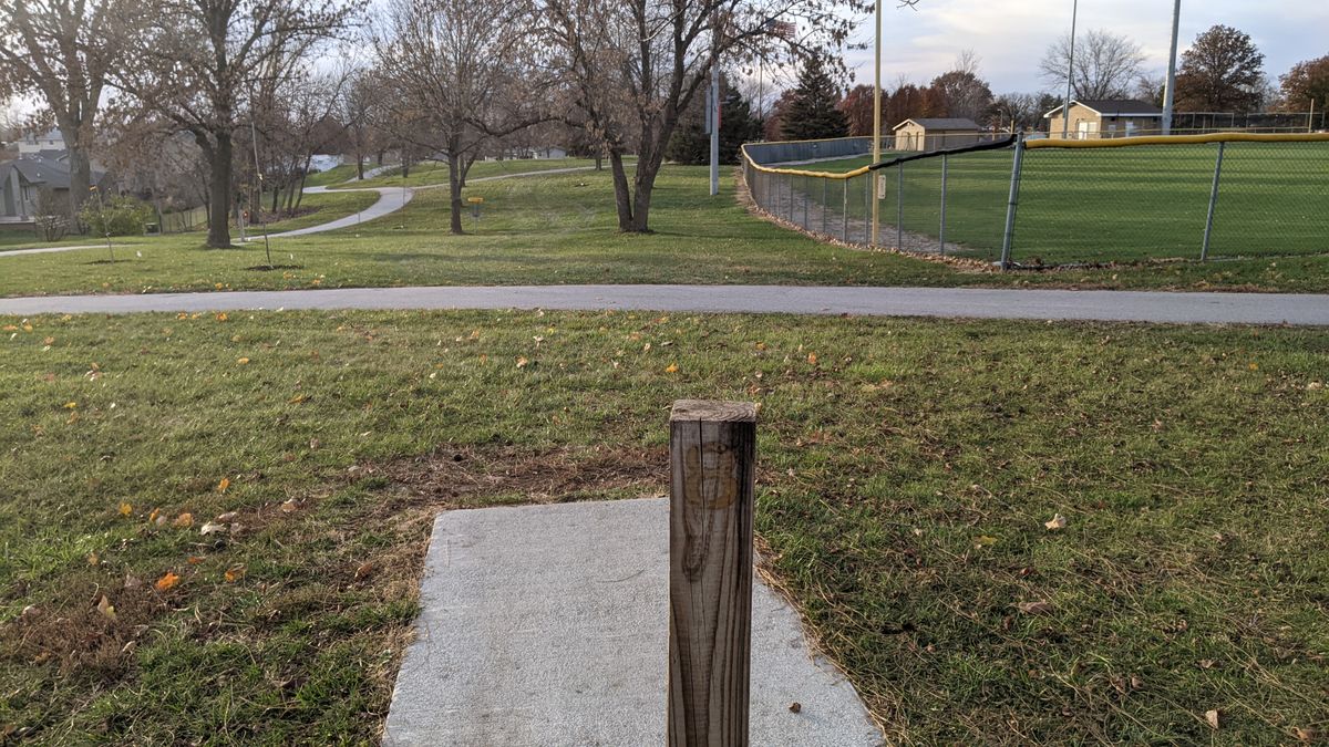 Tee #8. (Basket in line with post and past pine)