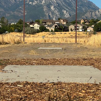 Hole 9 triple mandatory art installation