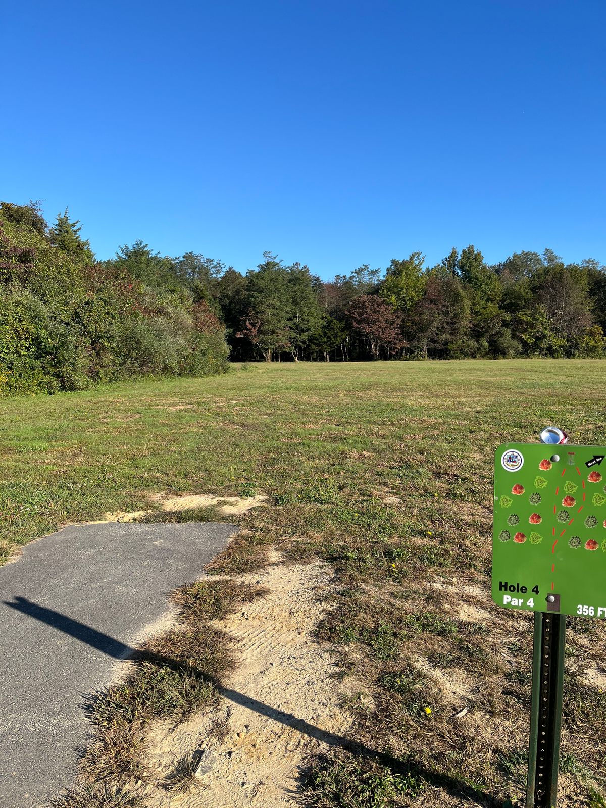 Hole 4 tee