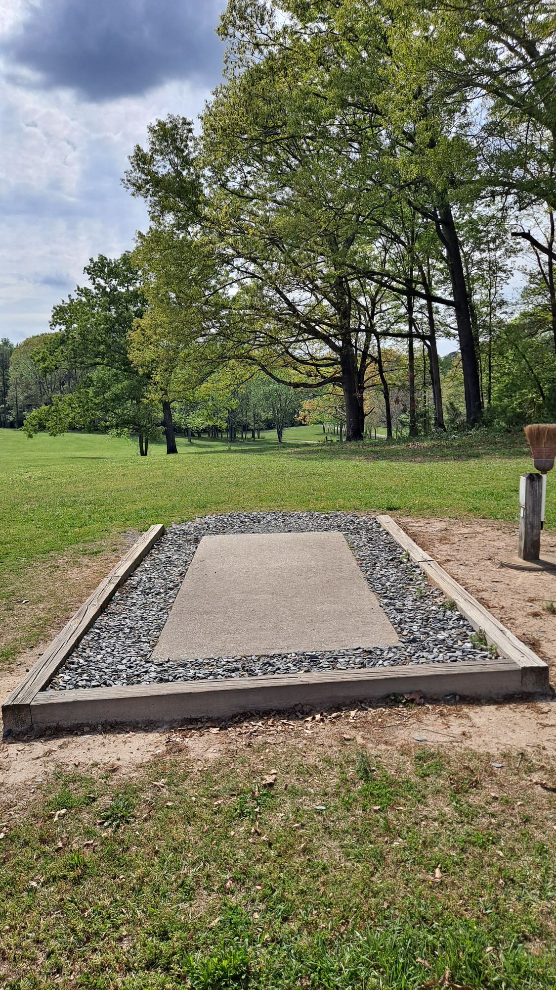 Hole 13, 304 feet, downhill to right basket