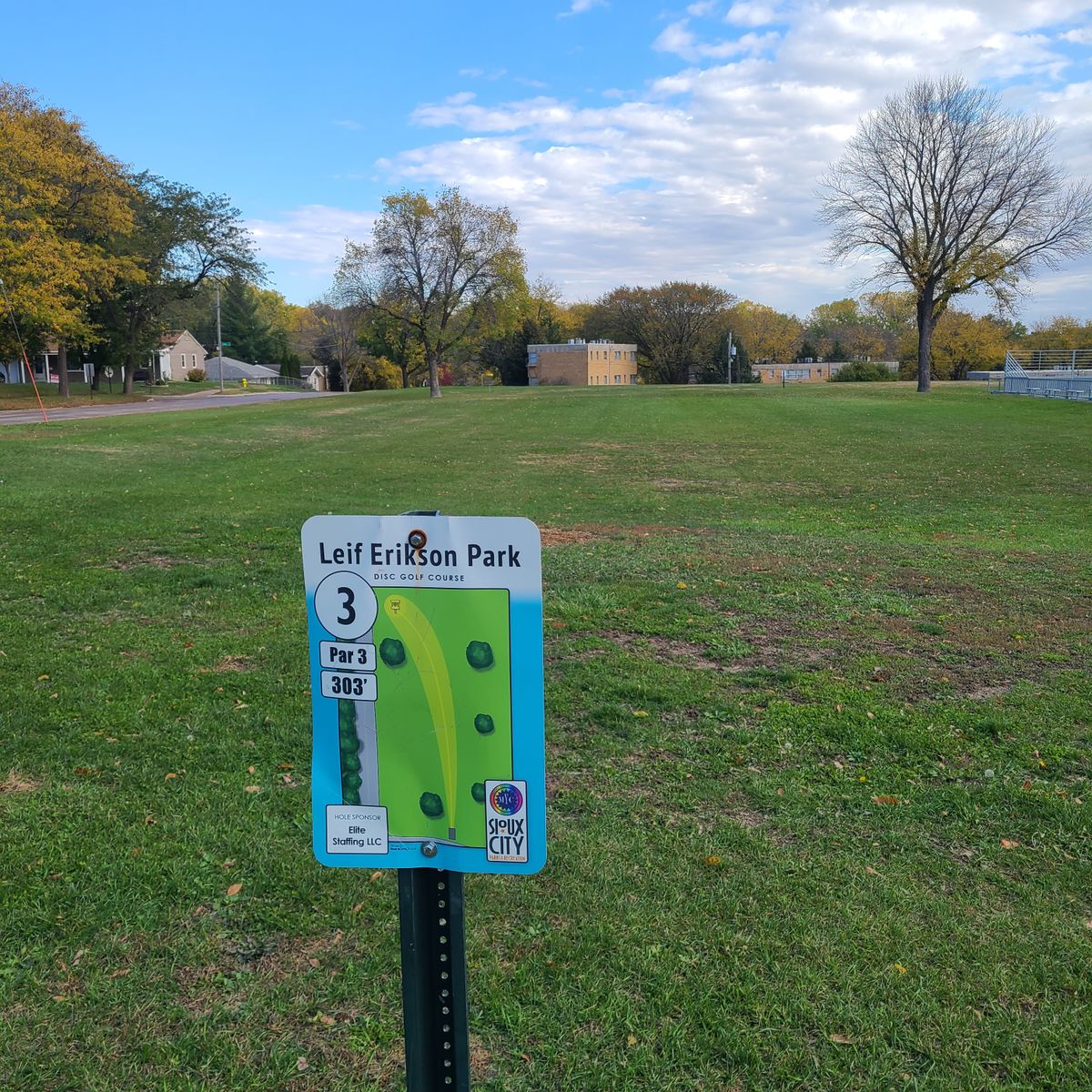 Hole 3 par 3 303 FT