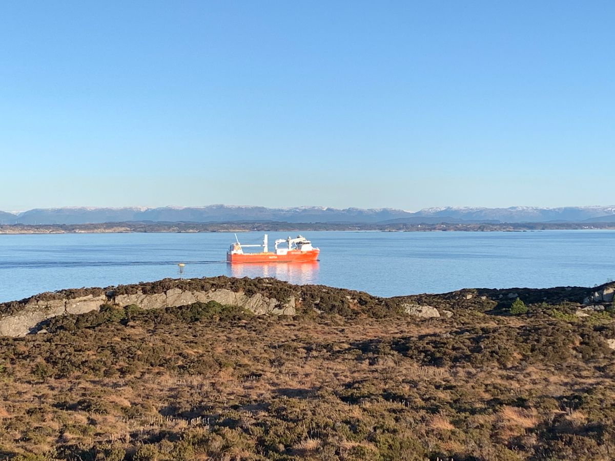 5.hull rett bak båten 🛳️