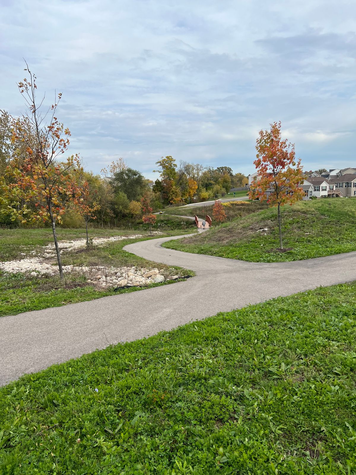 Another entrance/exit at a dead end in the neighborhood at hole 6.