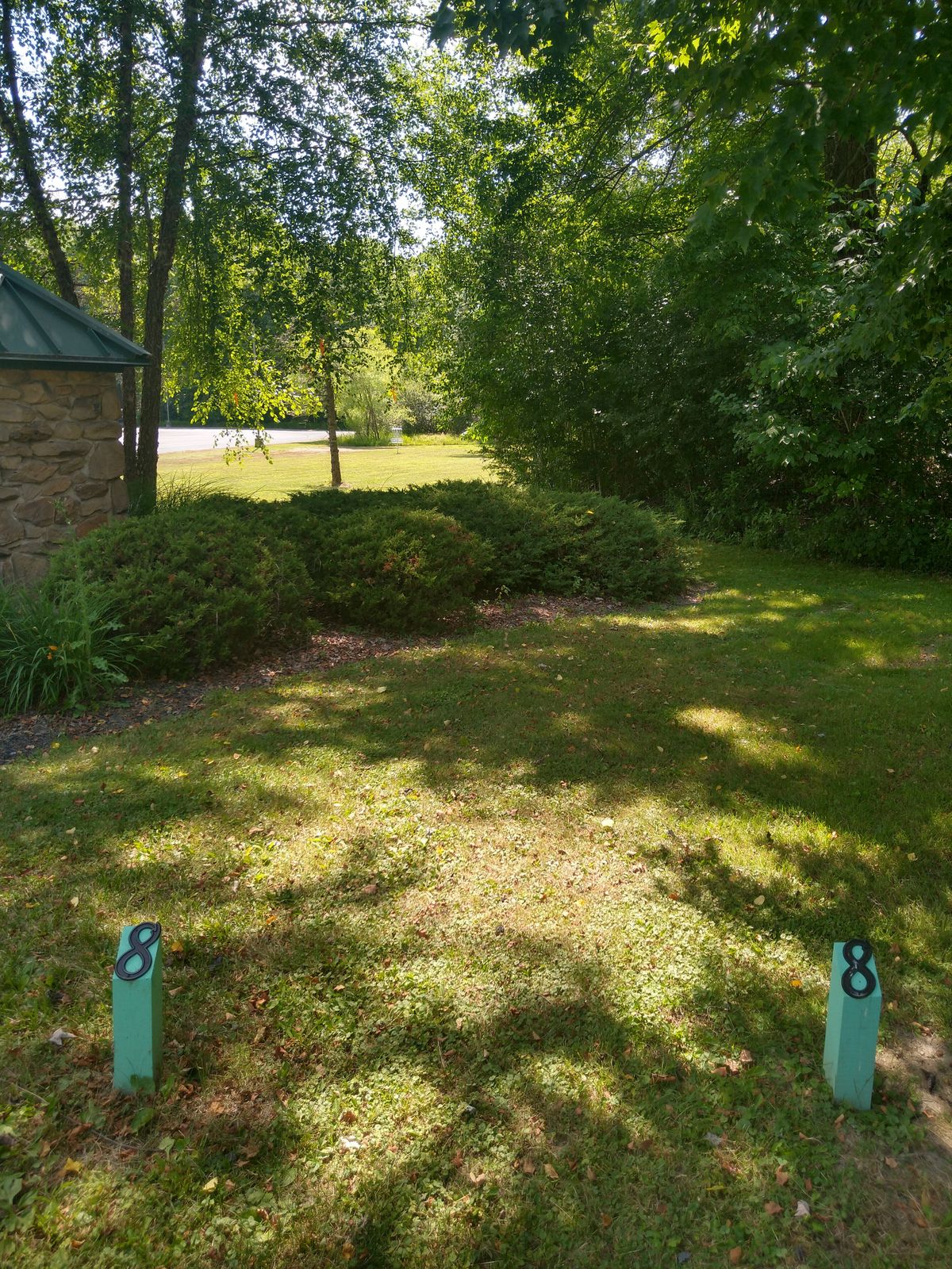 Tee 8