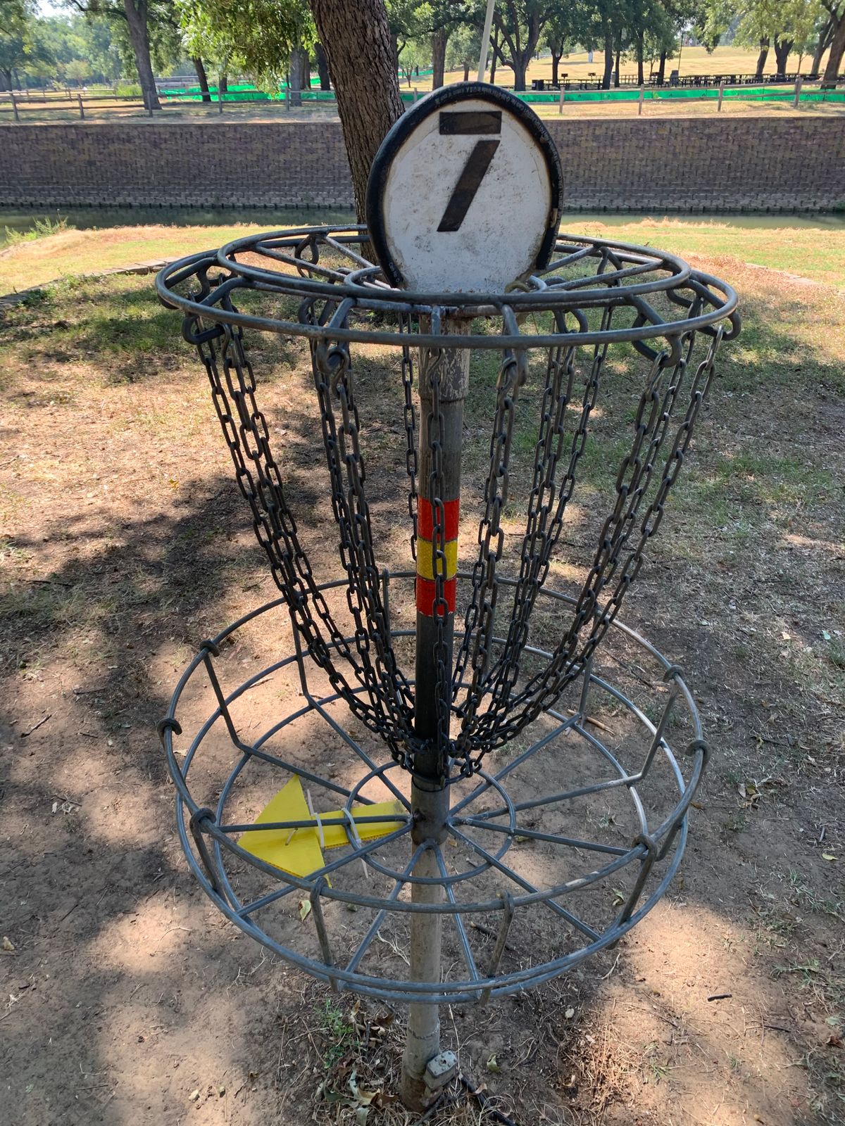 Hole 7 basket with an arrow leading you to the next hole.