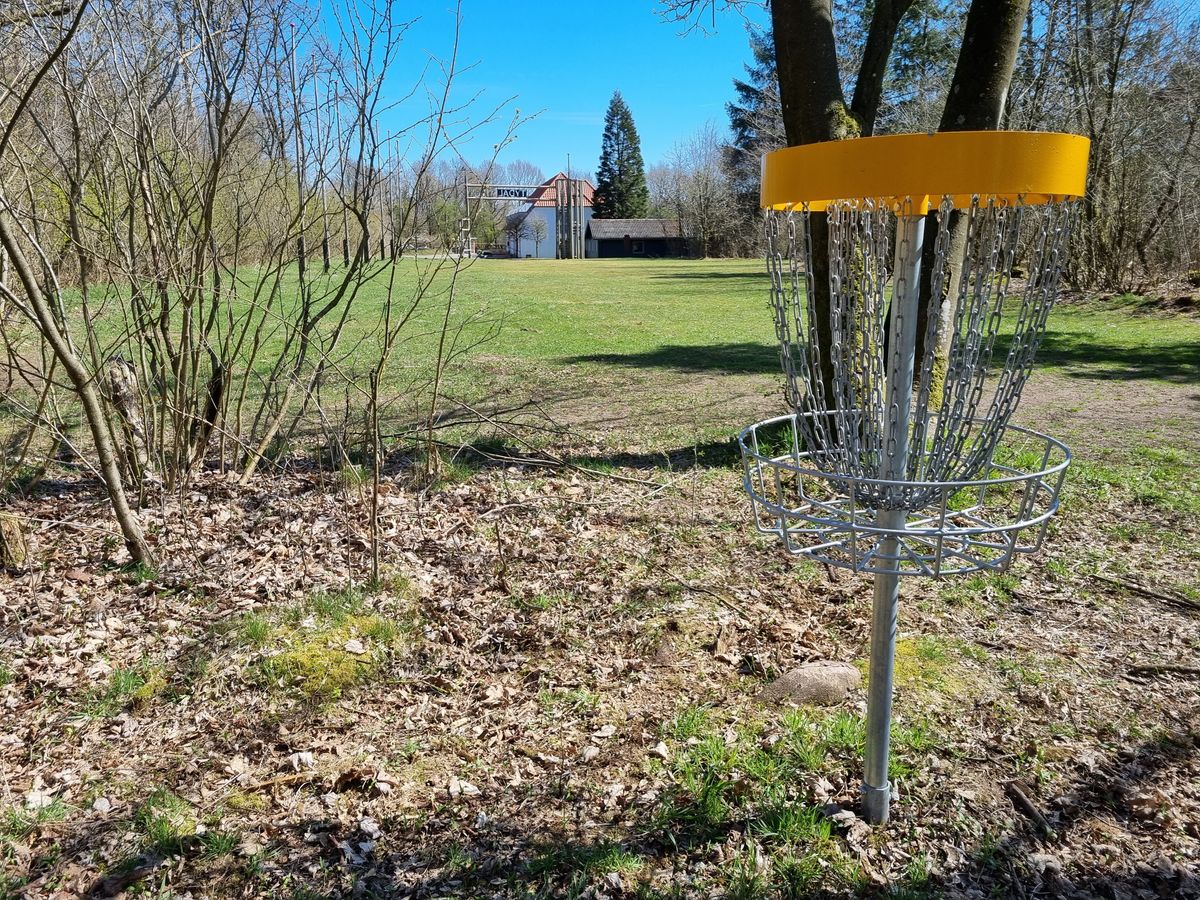 Hole 1 - Basket