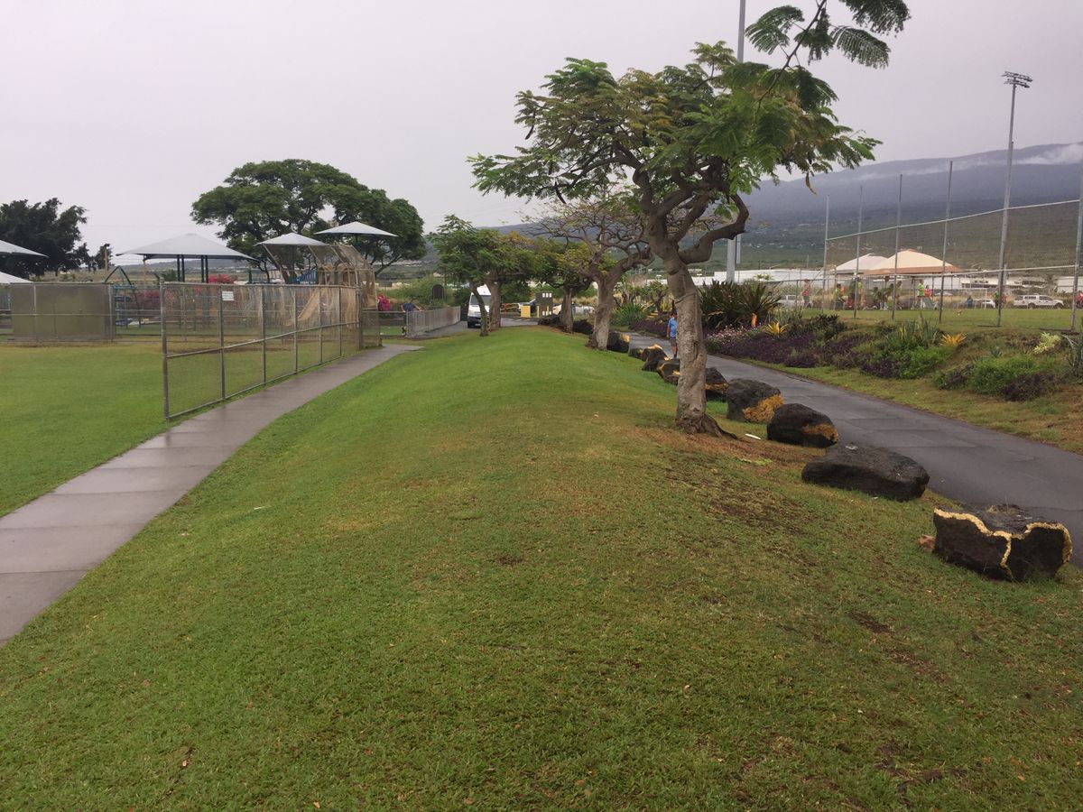 Hole 8 Object Hole (light pole, hazard to bystanders). Sidewalks and road areare OB. Use a spotter.
