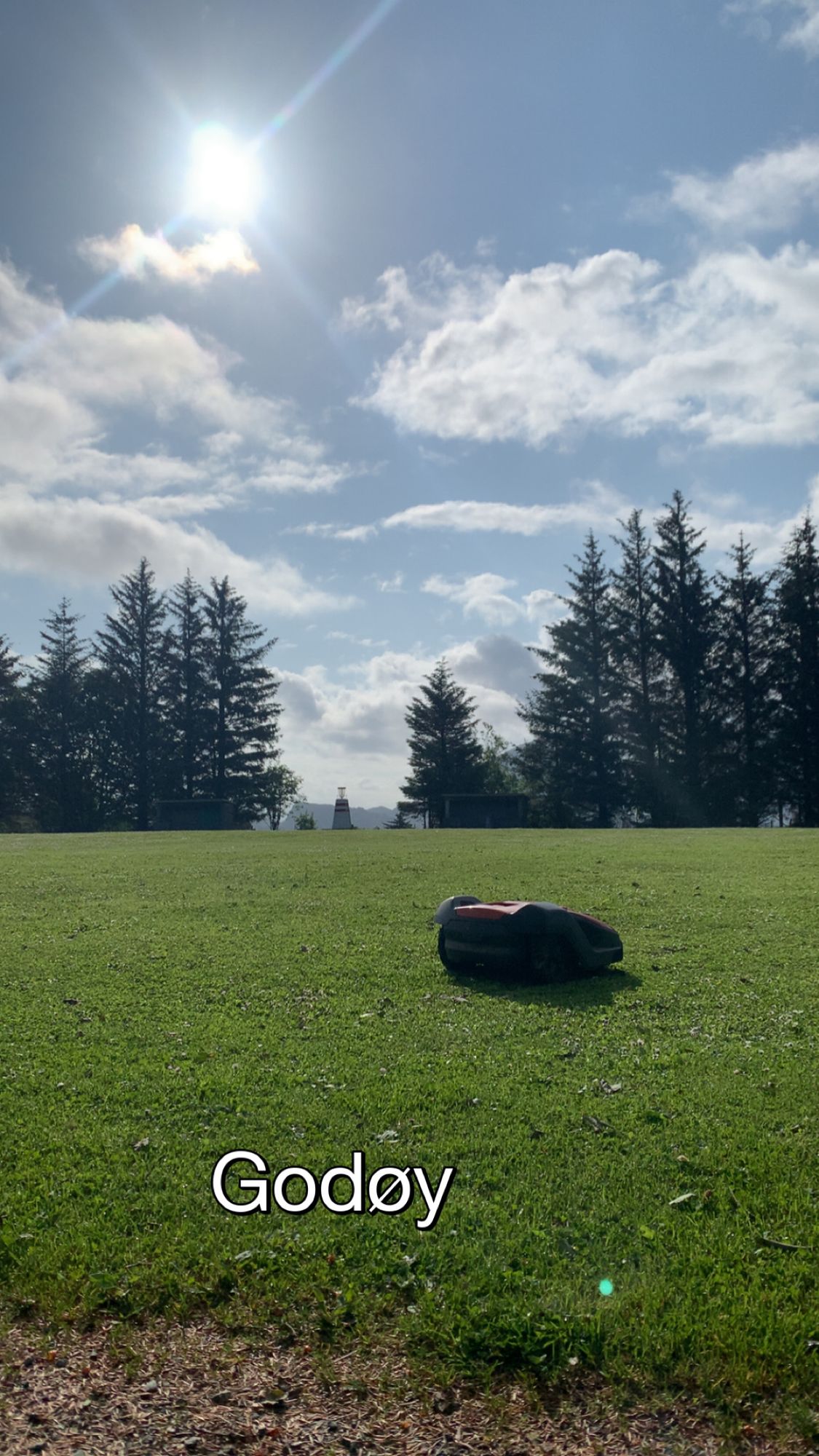 Godøy discgolfpark sine arbeidere tar vare på den nydelige bana hele døgnet👊🏼