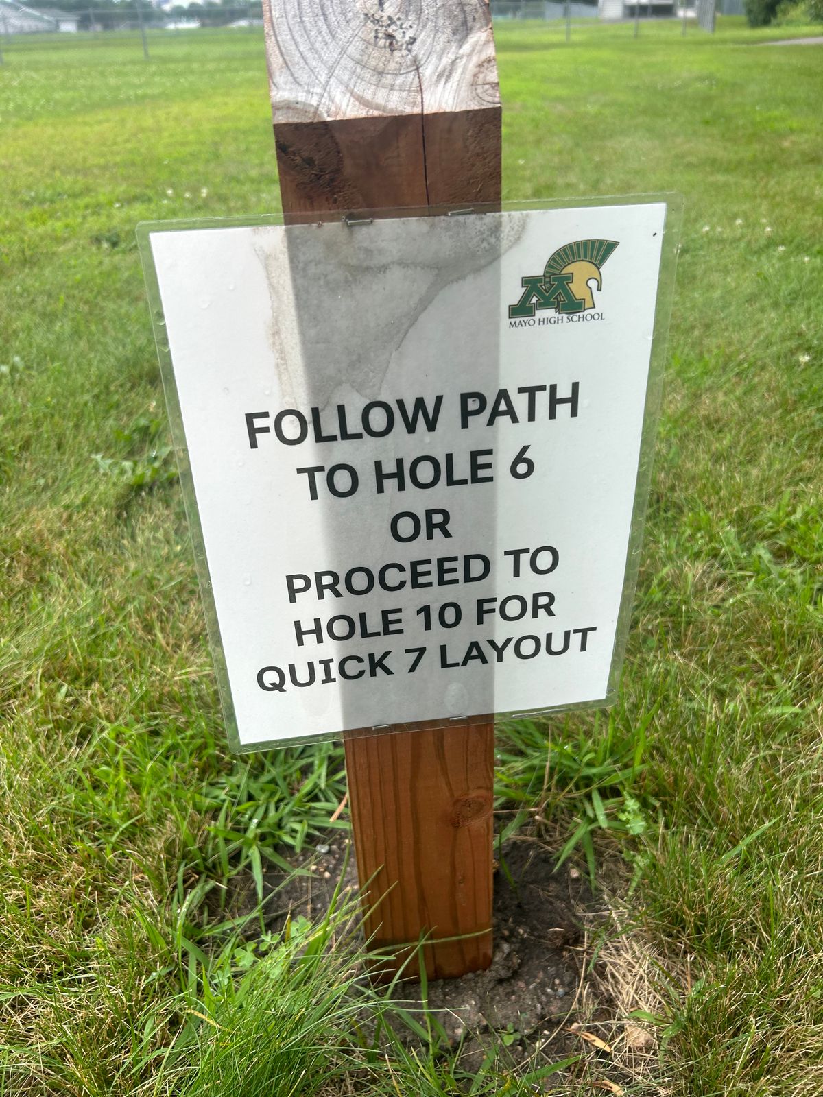 Nice sign helping with direction
