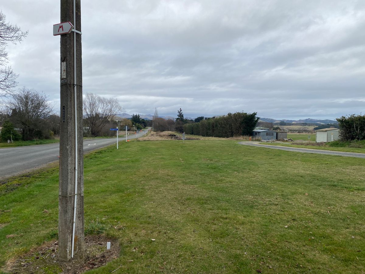 The mando (mandatory) direction arrow on hole 5.
