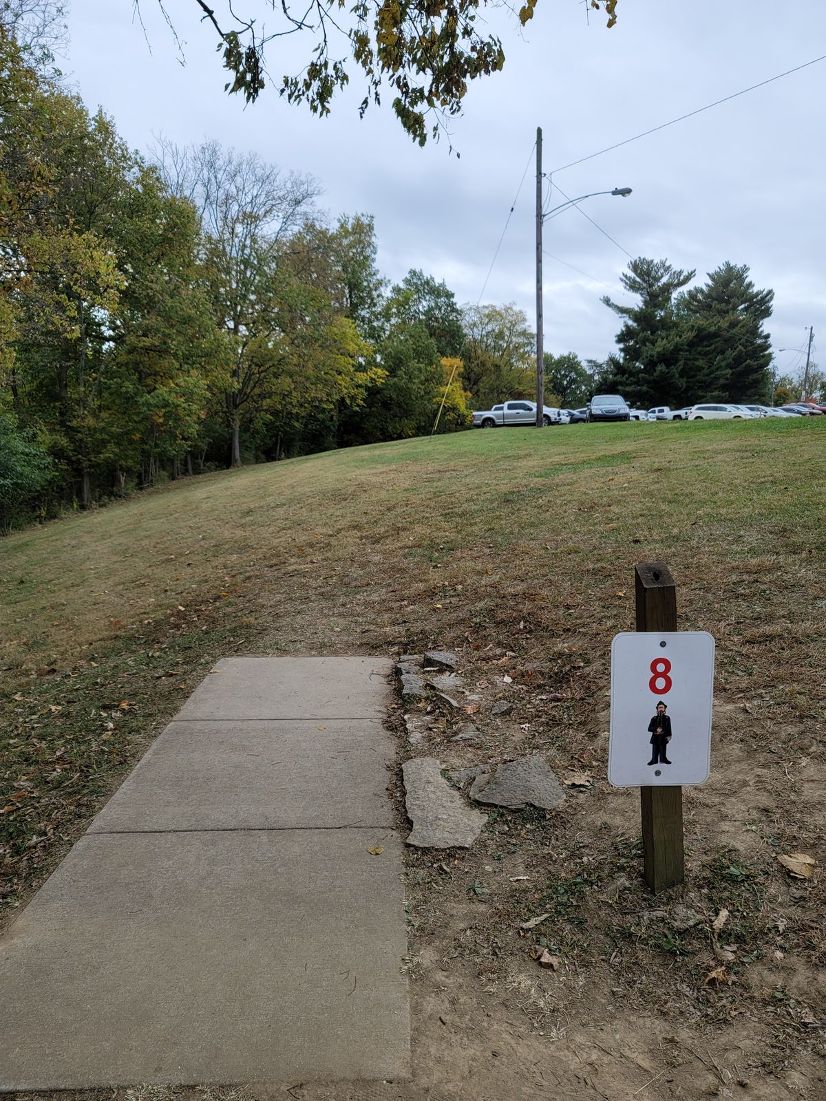 Hole 8. Baseball game going on so a lot of cars on the course.