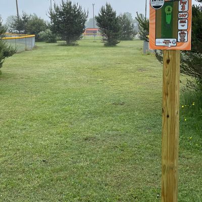 Hole 4 Short: Looking down the center gap