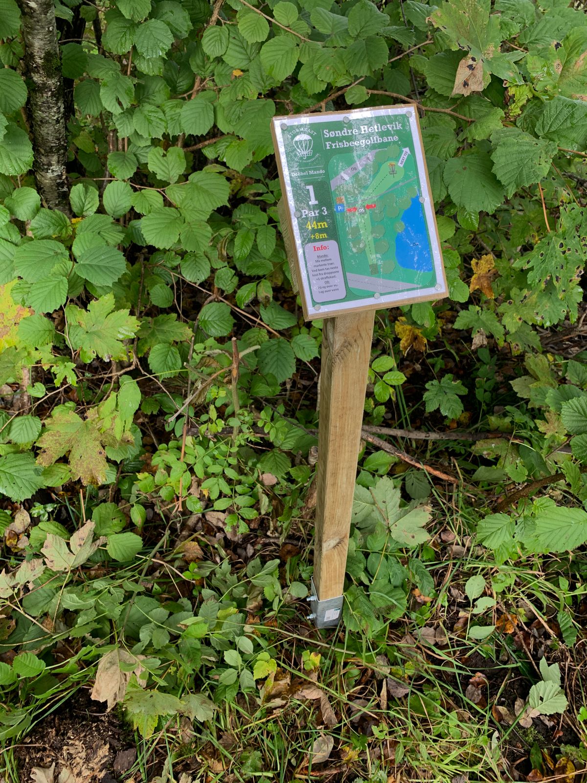 Yes 🙌 Første tee sign er på plass! ..på første hull 👏 ..kommer flere!