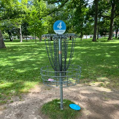 Hole 4 basket