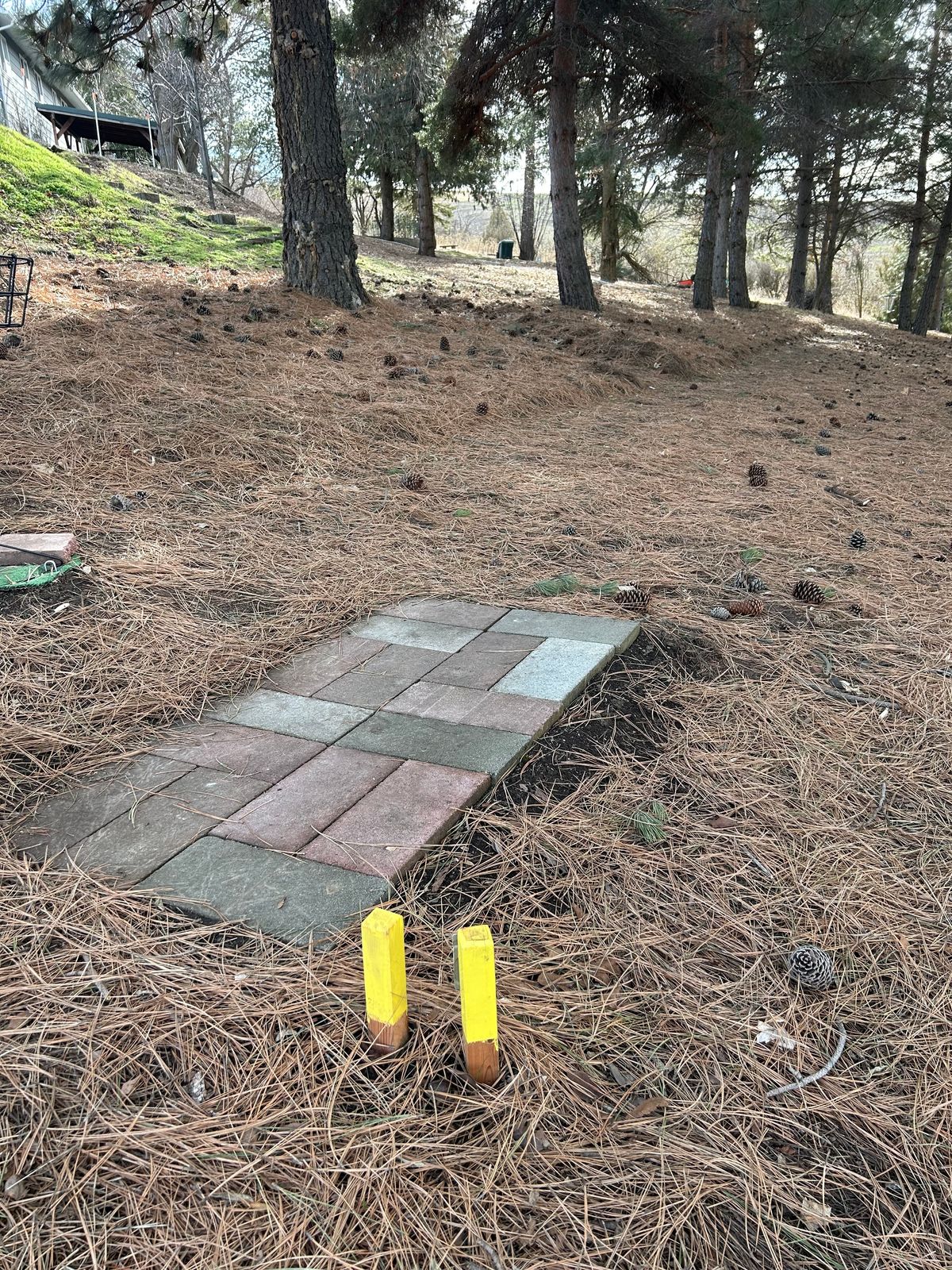 Hole #15. 180’. Garden is OB.