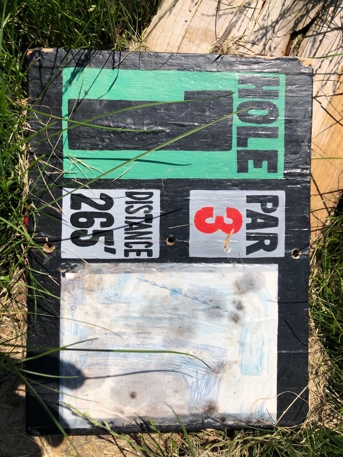 Hole ones sign on the ground