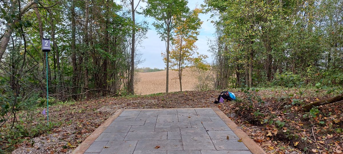 Hole 2 short awesome new  tee pad, short placement throw.👍🇨🇦👌🇨🇦👍🇨🇦👌