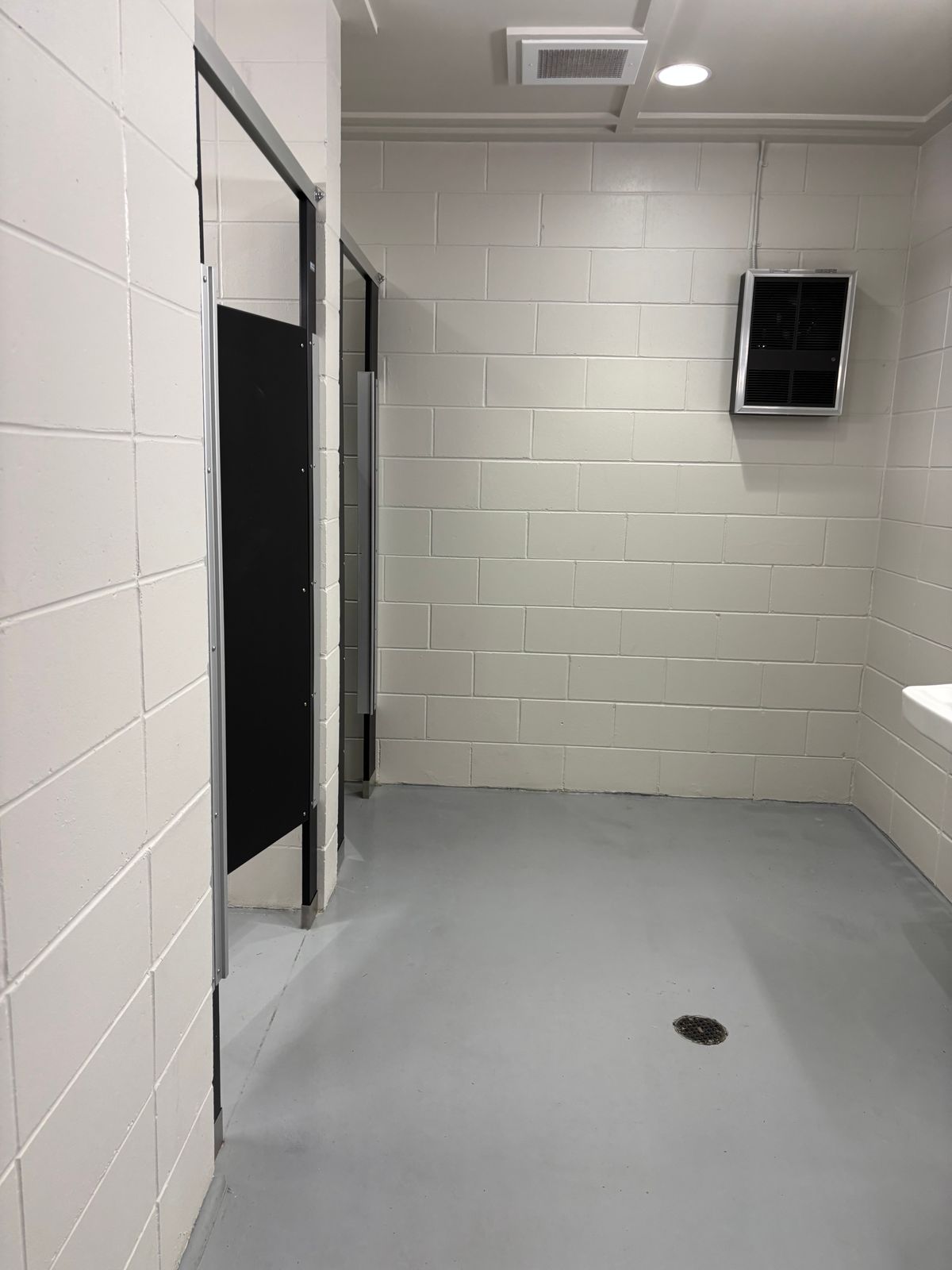 Look how clean and nice the restroom is!! Best I’ve ever seen at a disc golf course.