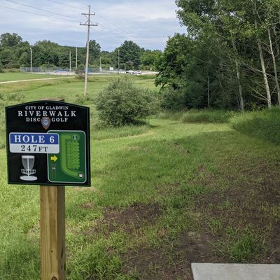 Hole #6 teebox, not nearly as drastic as the graphic suggests.