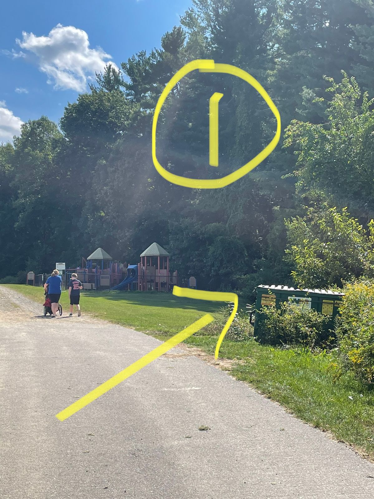 Hole 1 entrance on path before reaching park.