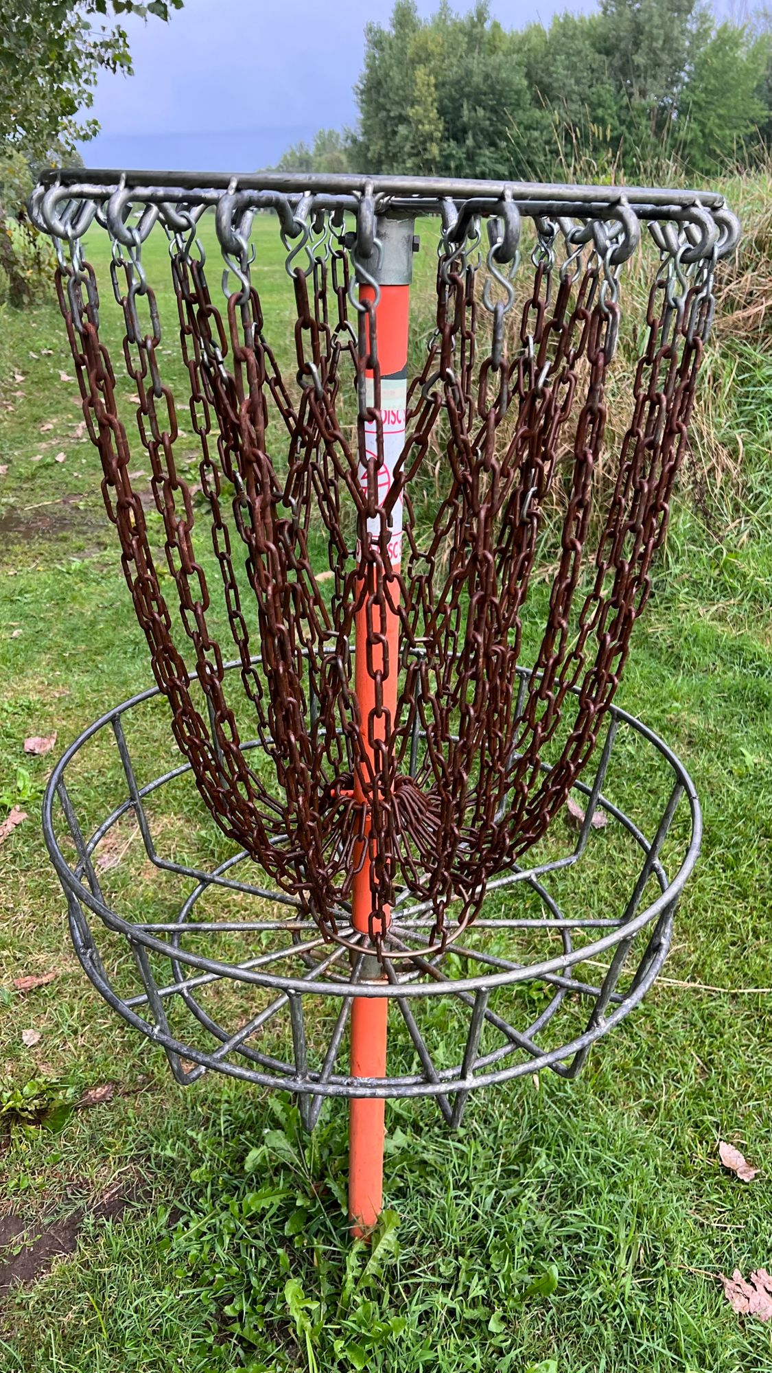 These things are not sticky. Discs needs to come in hot to stick the way the chains are linked.