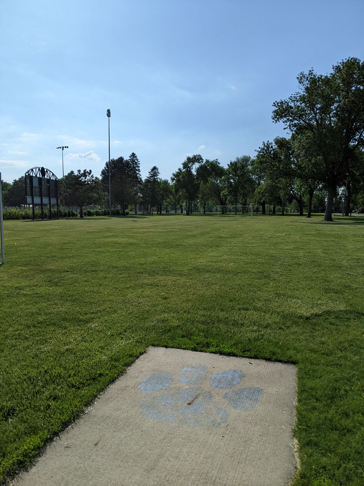 Hole 2 teepad (sign missing)