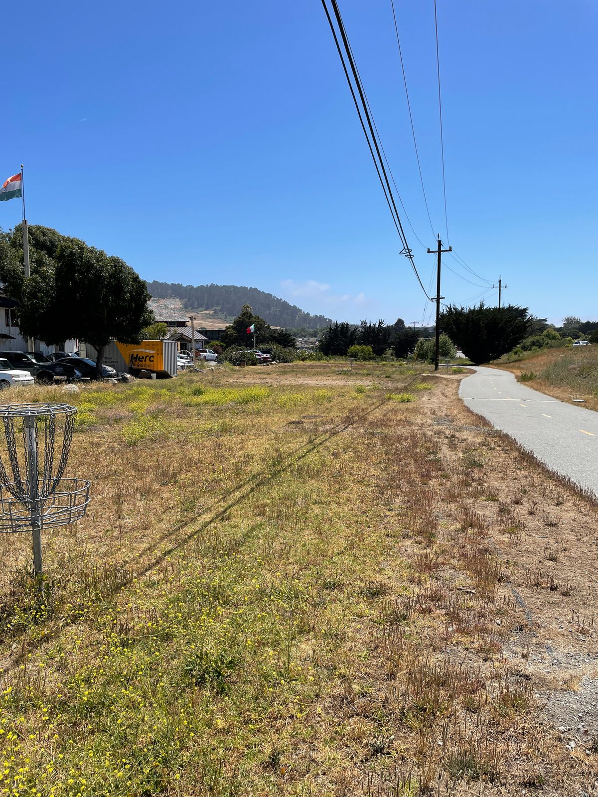 Hole 4: no tee marker