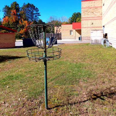 Putting on hole 6. π¨π¦ πππ