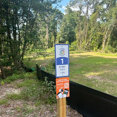 Hole 1’s tee sign