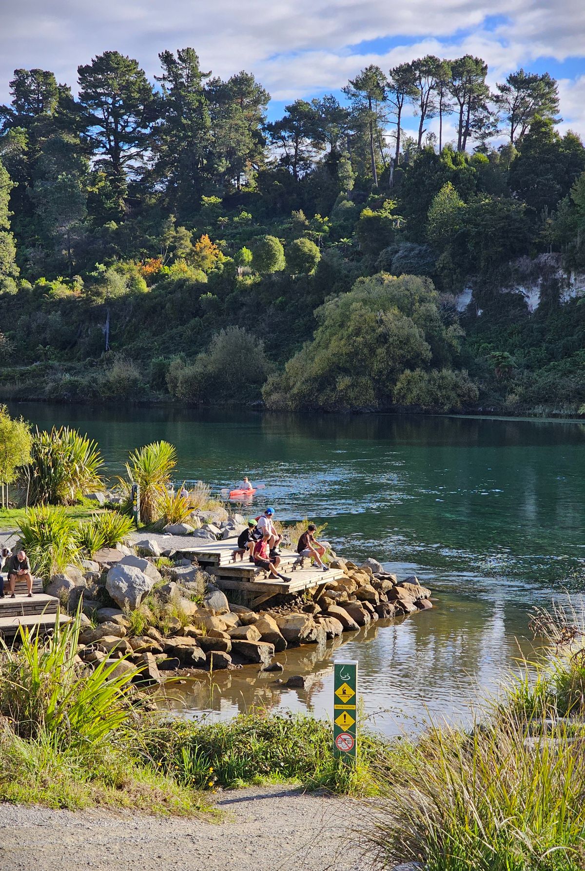 The Otumuheke natural hot springs are a great place to take a break half-way through your round to enjoy the majestic Waikato River views.