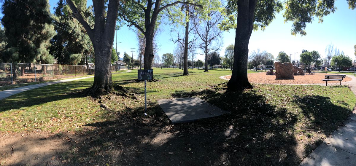 Hole 1: A position- 191 ft. / B position- 275 ft.