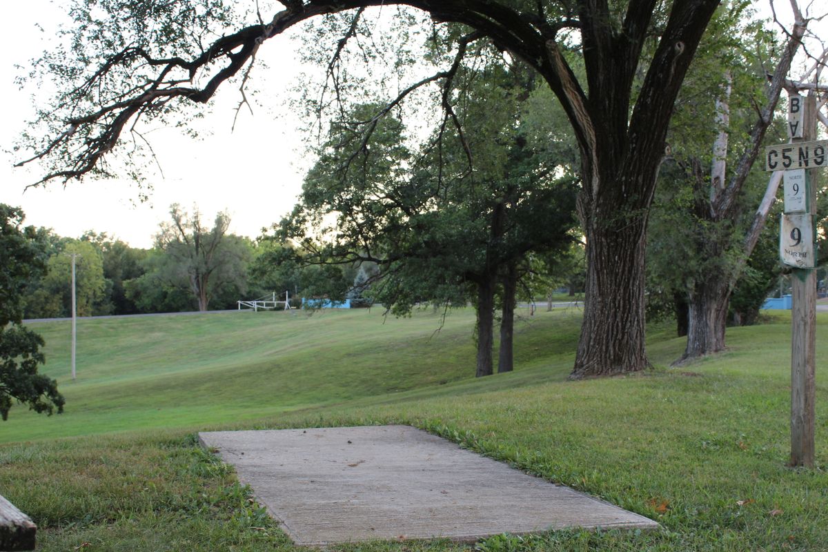 Hole 9 (Tee)