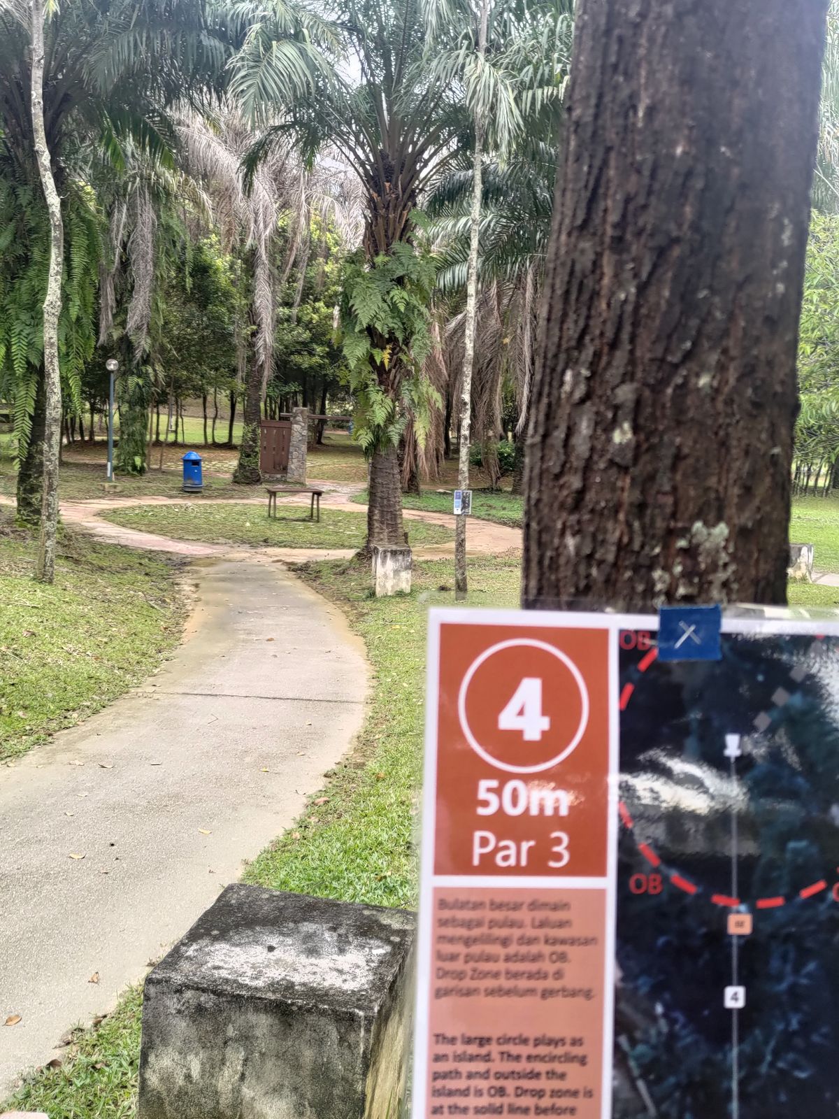 Signs for hole 4 (main layout) and hole 6 (beginner-friendly short back 9 layout)