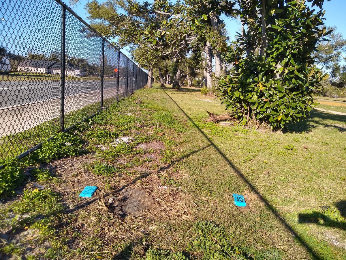 #10, par 3, 322ft (fence on left is out of bounds line)