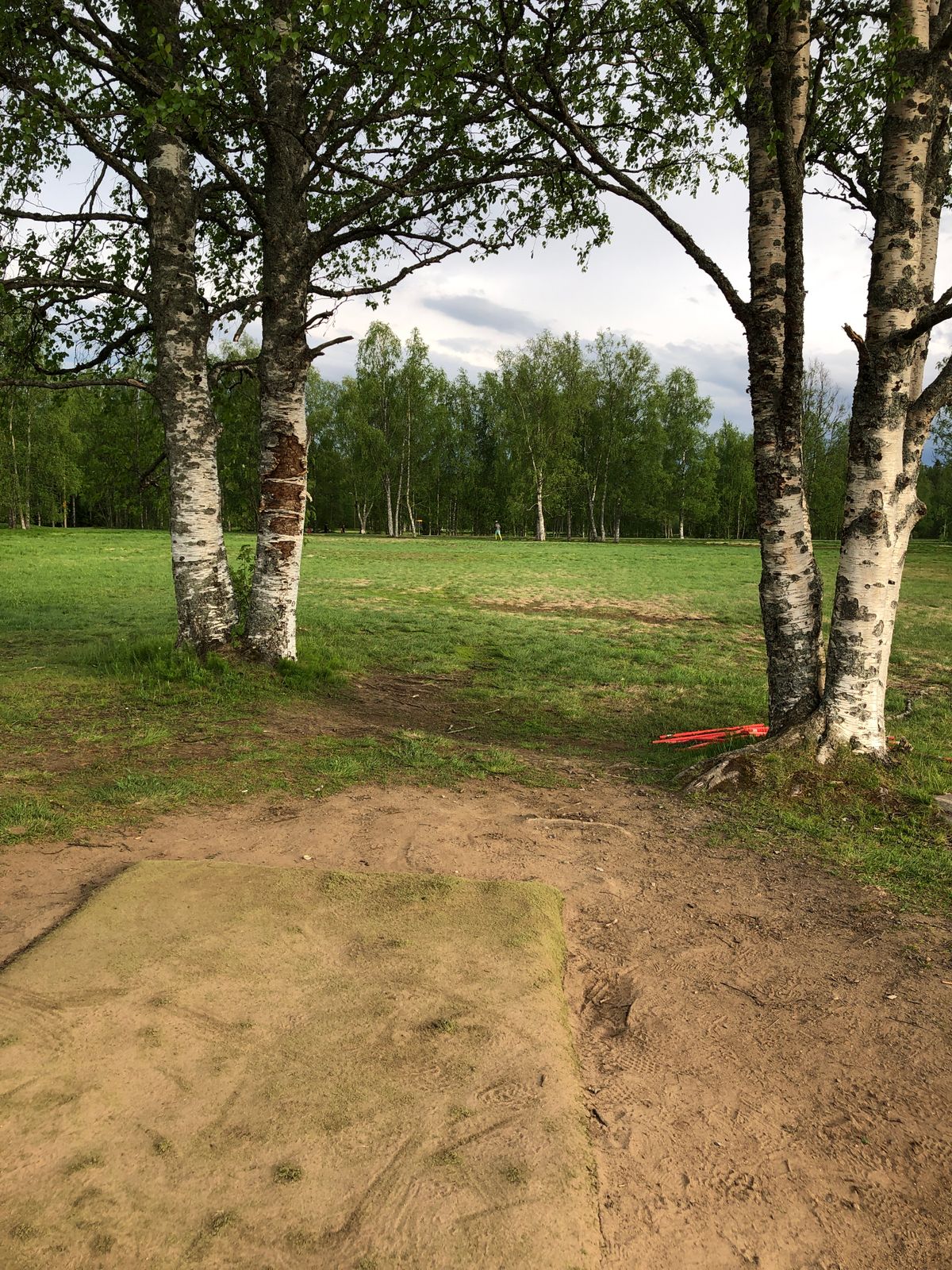 Hole 1, 90m par 3