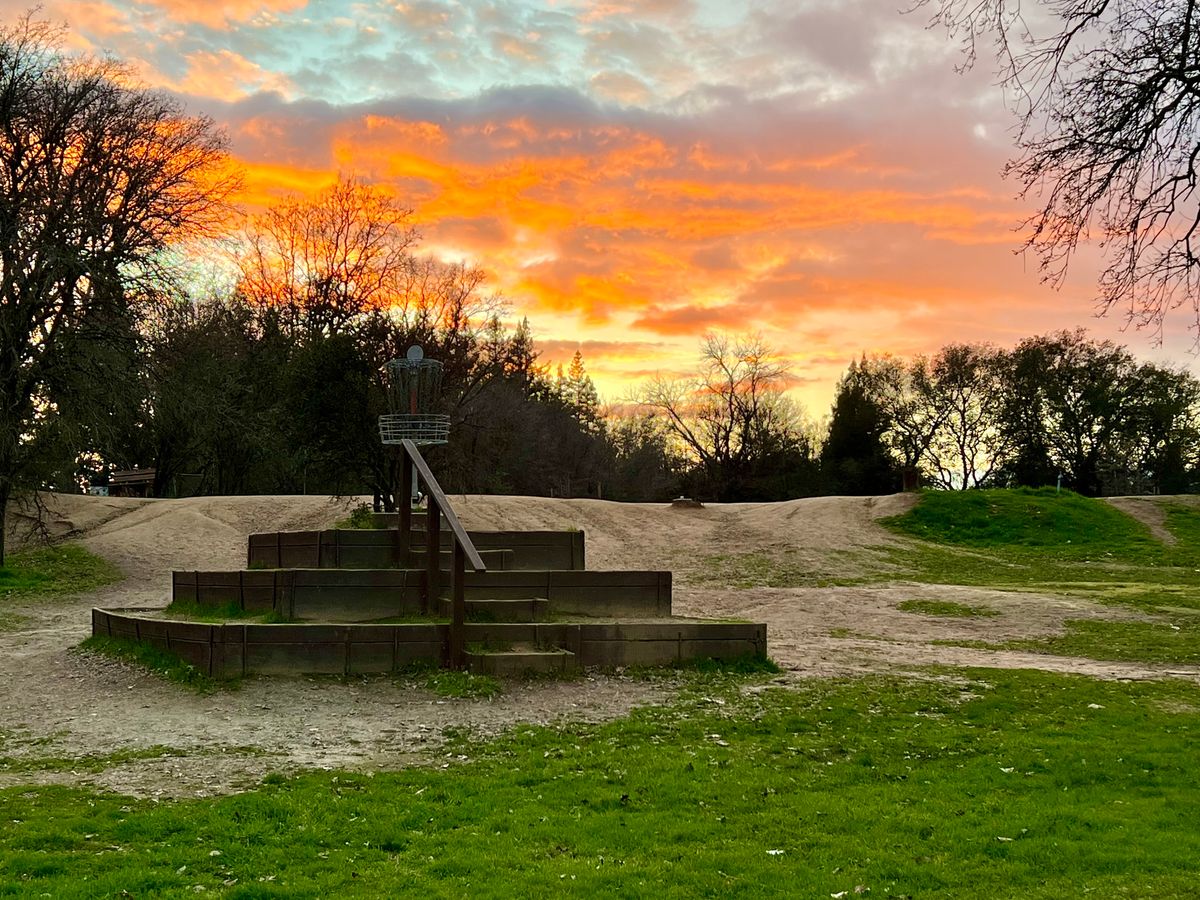 Late January: Shady oaks Ca, hole 2 pyramid.