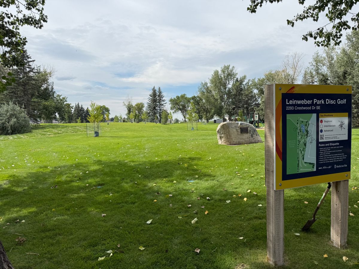 Hole 1 Blue Tees and Park Sign