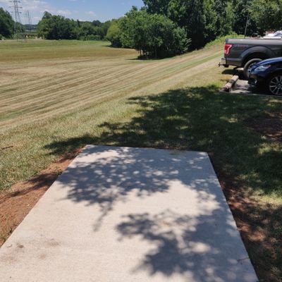 Hole 1. Looking at the basket from the tee pad.