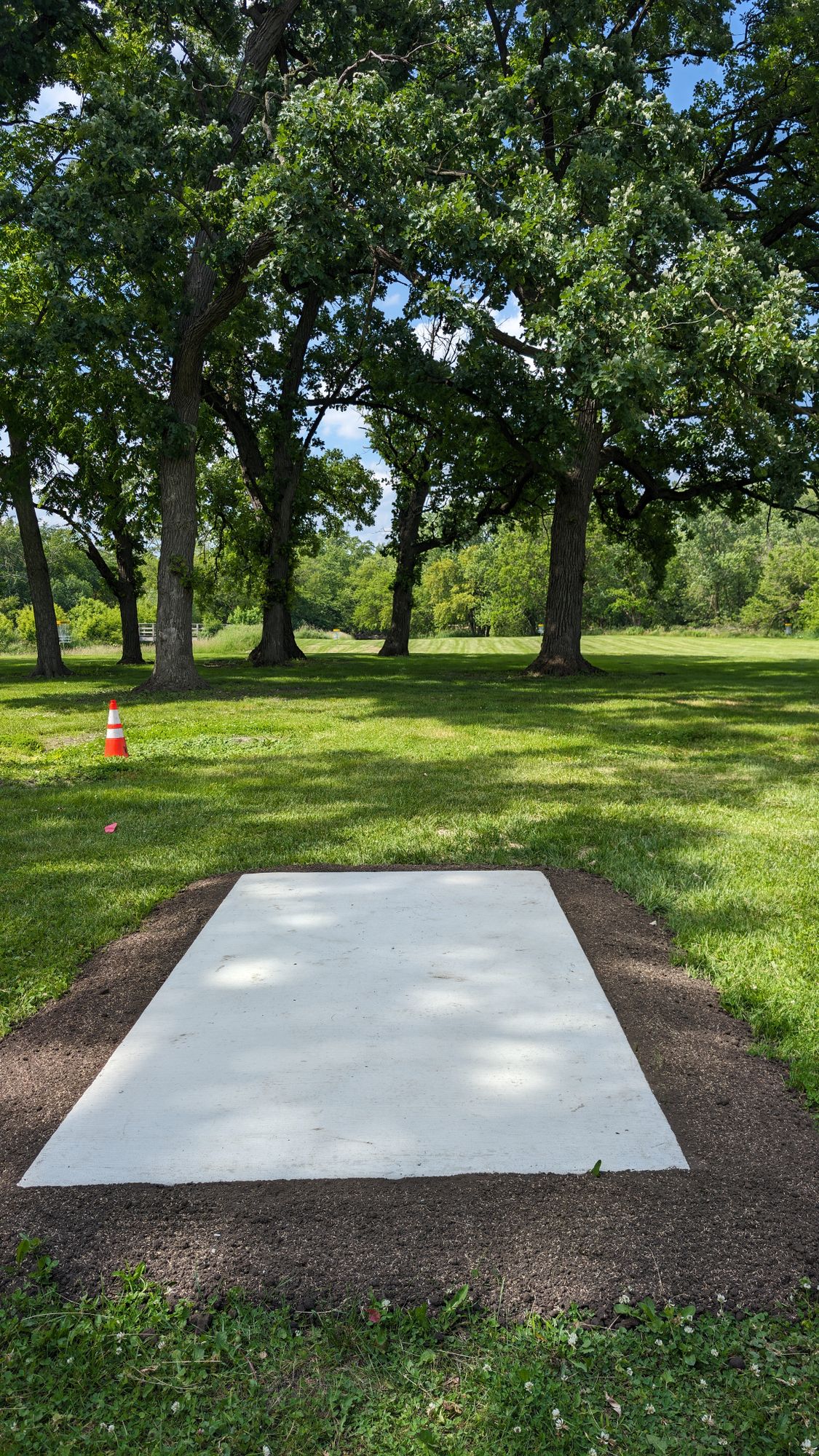 4 Tee, facing baskets