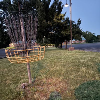 Hole 9/18 basket