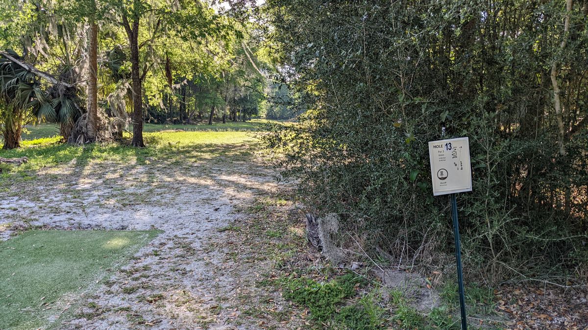 The first set of holes have excellent signage... The rest not so much.