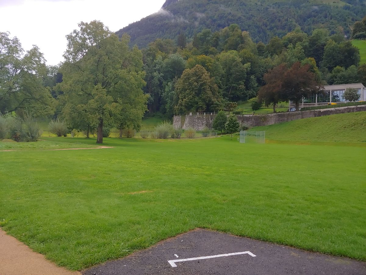 Hole 1 tee