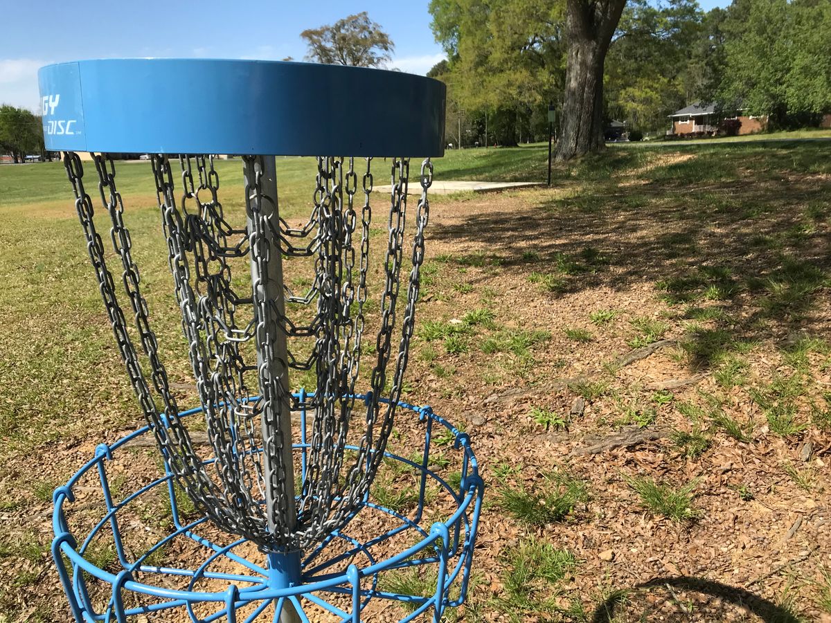No. 11 basket. Next tee straight ahead.