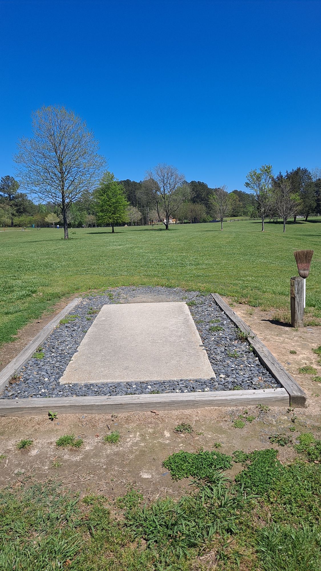 Hole 9, 317 feet to basket