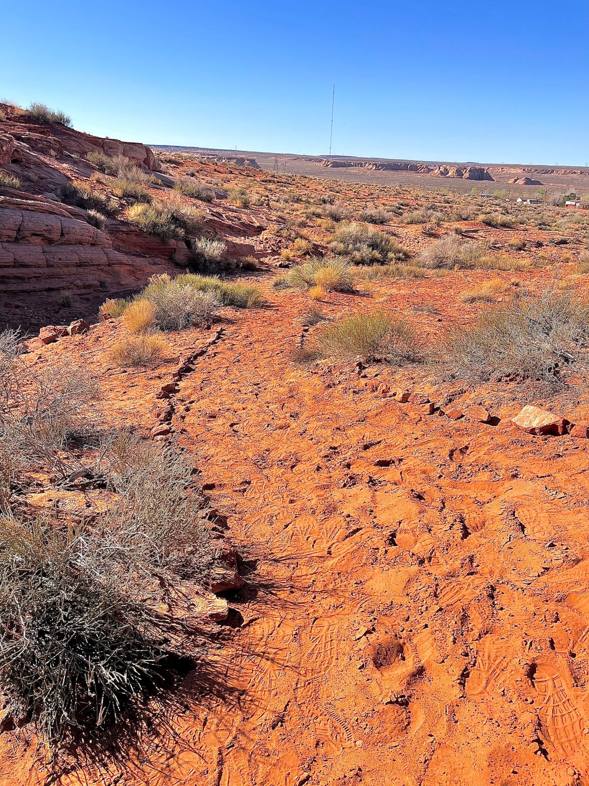 Path to tee box 5. Follow the rock path. Look for cairns, they mark the next tee box.