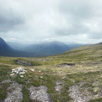 Panroma of hole 5 tee; with the buchaille etive mor vista on left